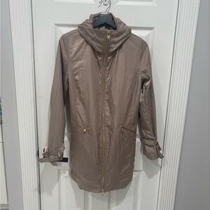 Karl Lagerfeld Paris Women's,  Size M
Rain Jacket Hidden, beige